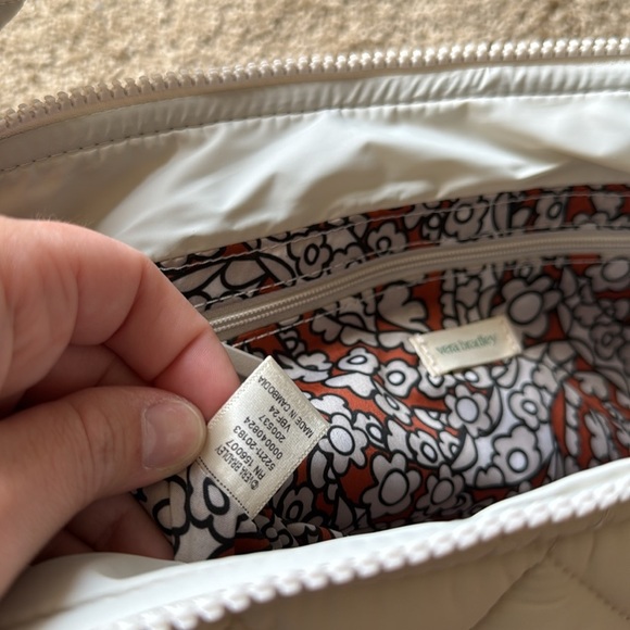 NWOT Vera Bradley Tifton Quilted Shoulder Bag Light Grey - Picture 6 of 6